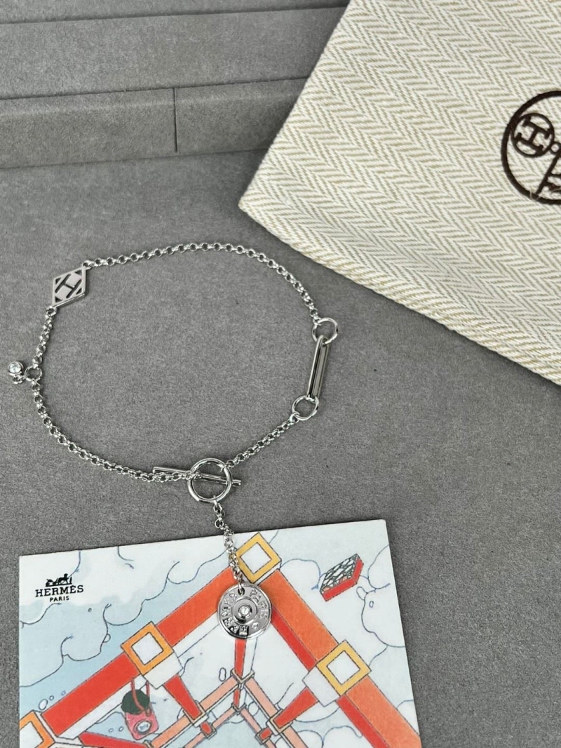 H**me5 necklaces